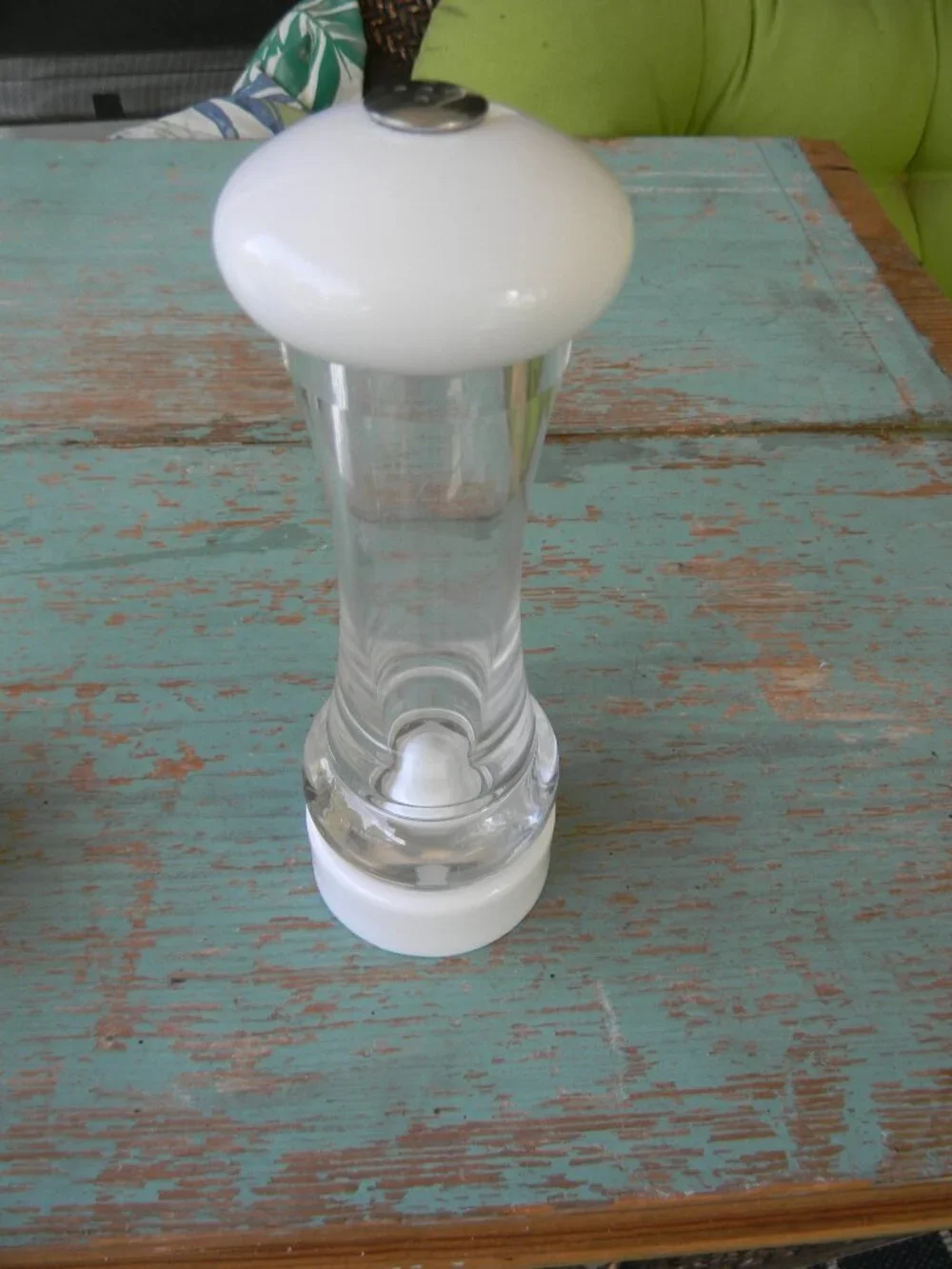 Olde Thompson WHITE/CLEAR ACRYLIC SALT SHAKER 8